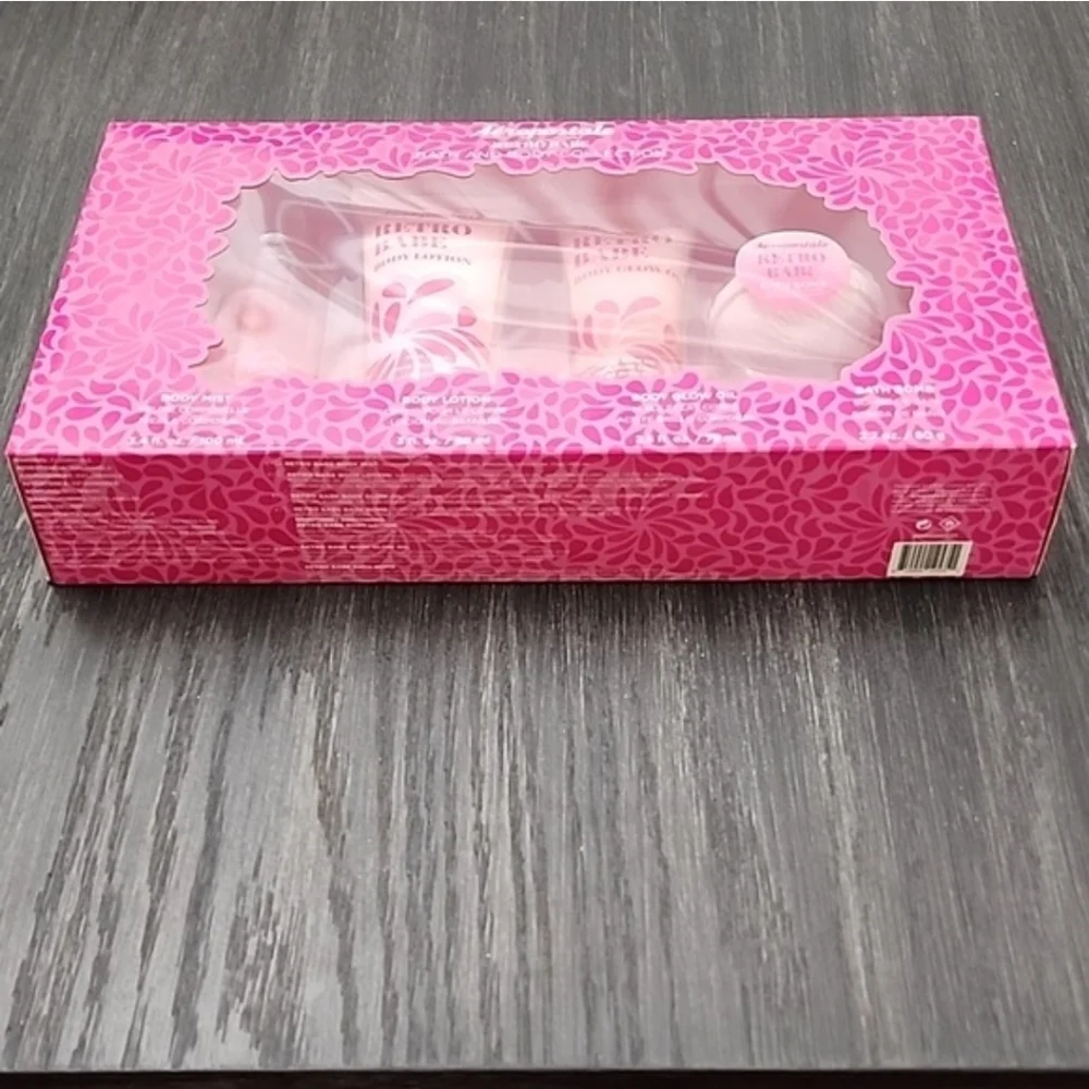 Aeropostale Retro Babe Bath and Body Collection 4 Piece Set - New In Box